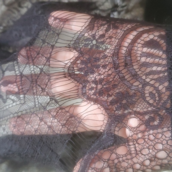 Lace dress - Picture 3 of 4